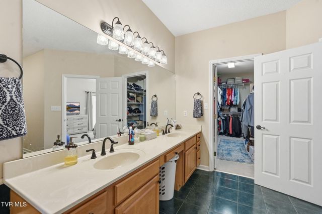 105 Shadowood Drive, Johnson City, TN 37604