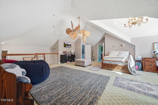 105 Shadowood Drive, Johnson City, TN 37604