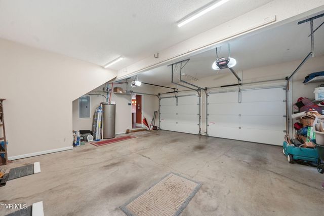 105 Shadowood Drive, Johnson City, TN 37604