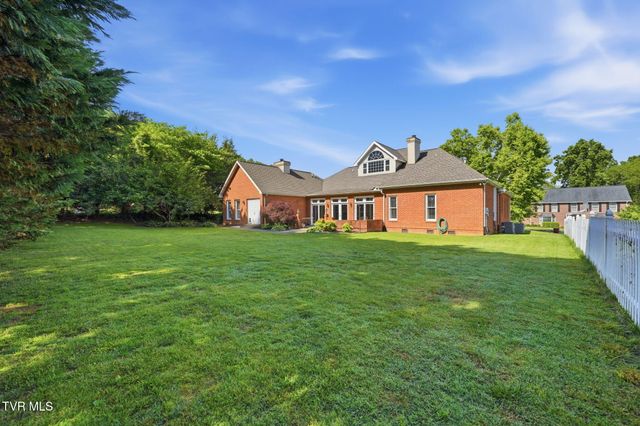 105 Shadowood Drive, Johnson City, TN 37604