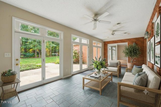 105 Shadowood Drive, Johnson City, TN 37604
