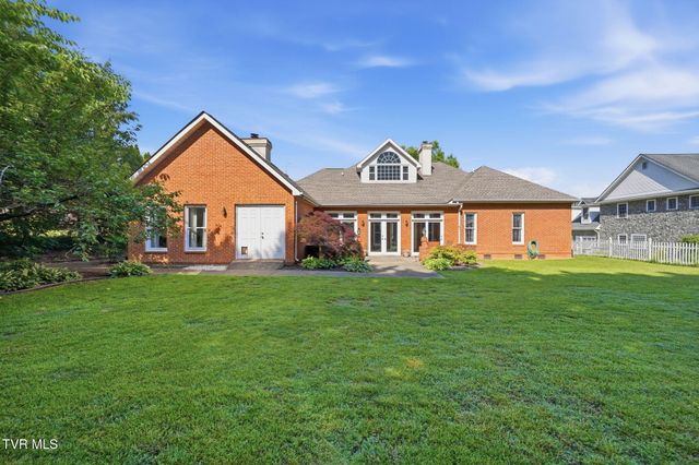 105 Shadowood Drive, Johnson City, TN 37604