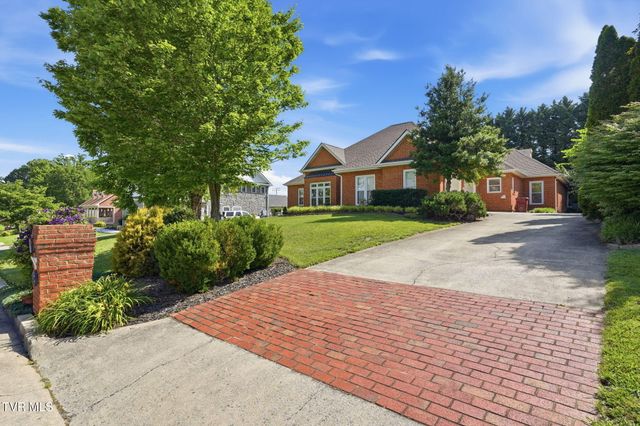 105 Shadowood Drive, Johnson City, TN 37604