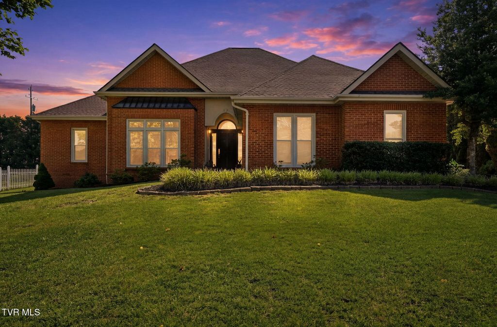 105 Shadowood Drive, Johnson City, TN 37604