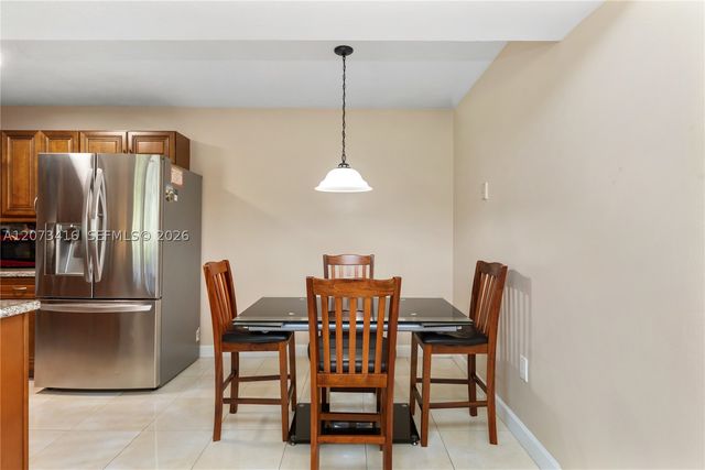400 Palm Cir W 208, Pembroke Pines, FL 33025