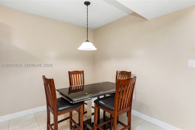 400 Palm Cir W 208, Pembroke Pines, FL 33025