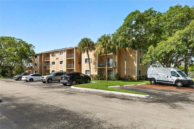400 Palm Cir W 208, Pembroke Pines, FL 33025