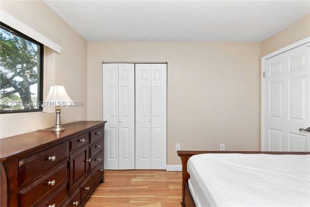 400 Palm Cir W 208, Pembroke Pines, FL 33025