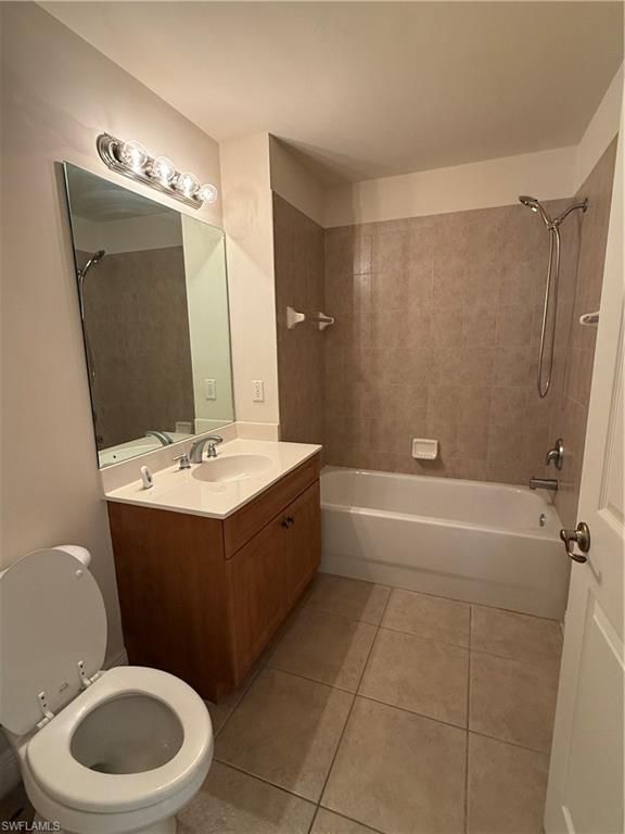 Image 5 of property listing at 3973 Pomodoro CIR 301, Cape Coral, FL 33909