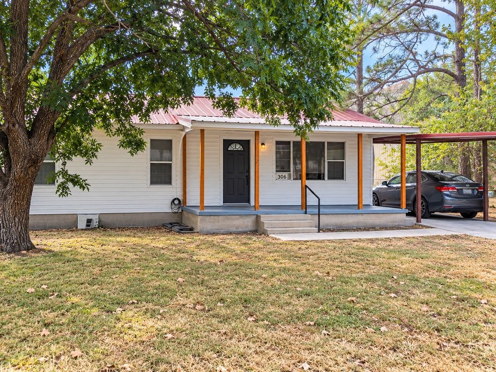 306 S Oak Lane, Tolar, TX 76476