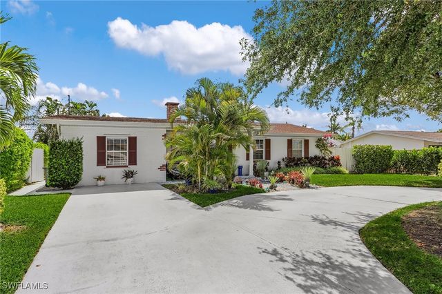 27553 Playa Del Rey LN, Bonita Springs, FL 34135