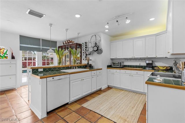 27553 Playa Del Rey LN, Bonita Springs, FL 34135