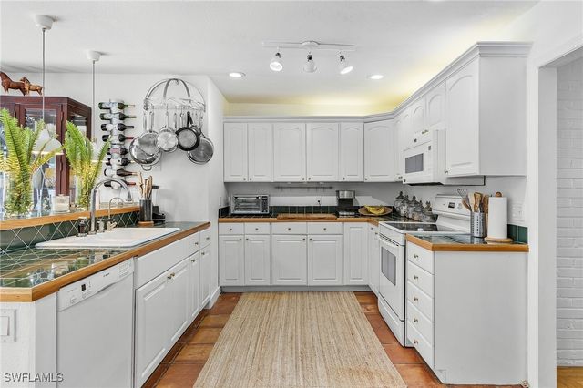 27553 Playa Del Rey LN, Bonita Springs, FL 34135