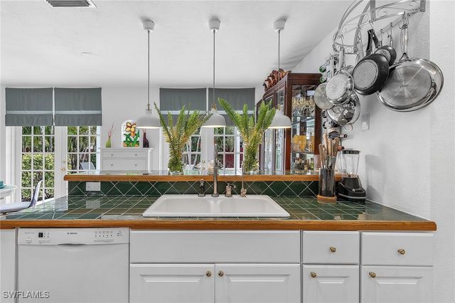 27553 Playa Del Rey LN, Bonita Springs, FL 34135