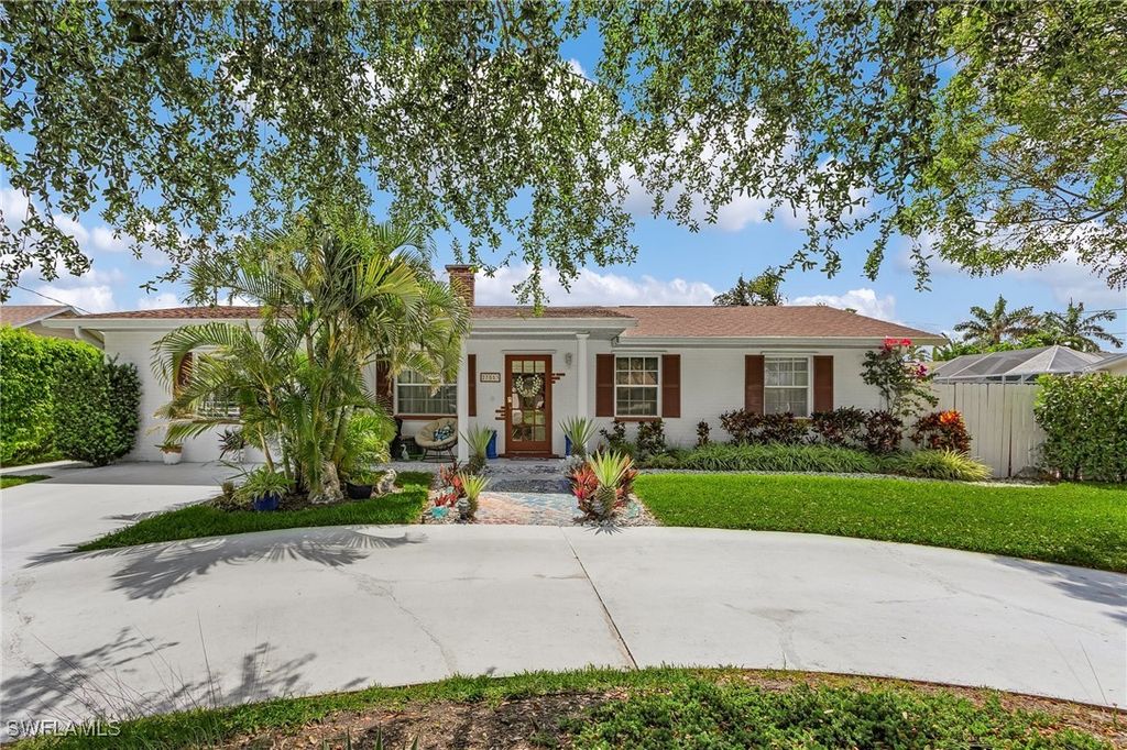 27553 Playa Del Rey LN, Bonita Springs, FL 34135