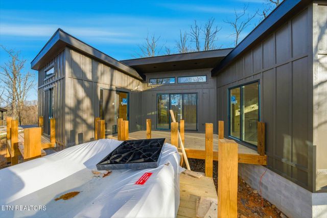 2305 Village Circle, Sevierville, TN 37876