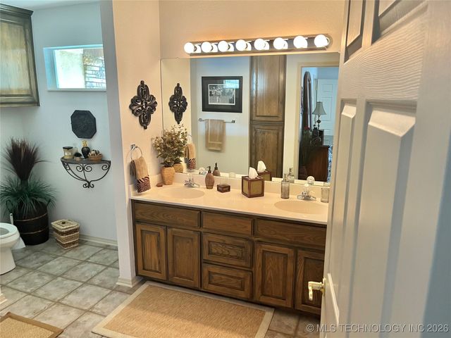 5168 Tower Drive, Kingston, OK 73439