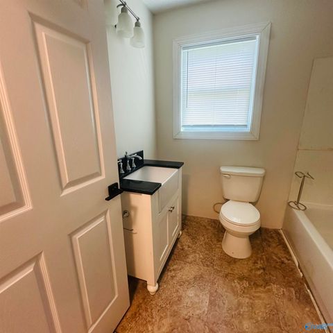 225 NW 8th Avenue, Decatur, AL 35601