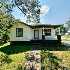 225 NW 8th Avenue, Decatur, AL 35601