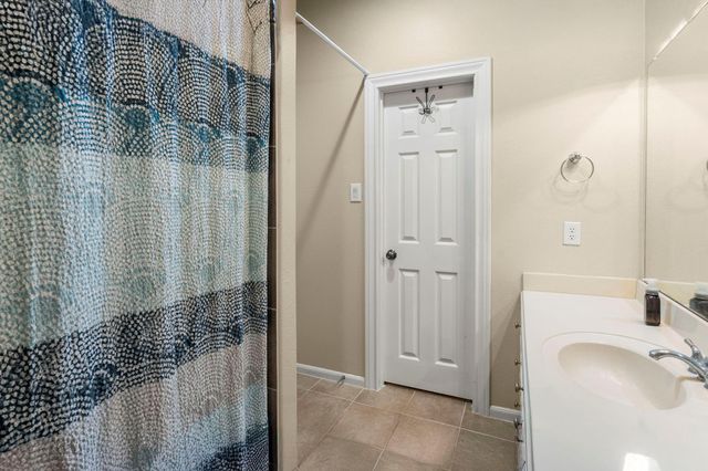 2415 Hendricks Lakes Drive, Spring, TX 77388