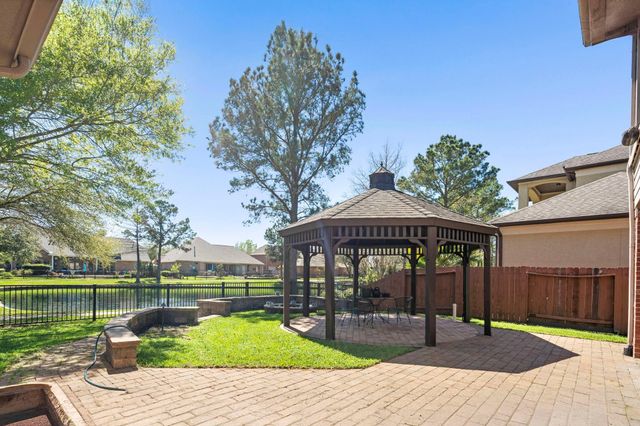 2415 Hendricks Lakes Drive, Spring, TX 77388