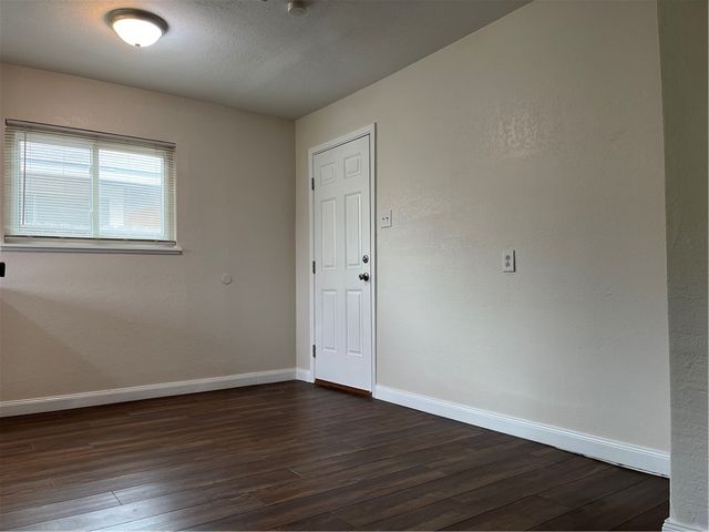 126 Dell Ave, Portland, TX 78374