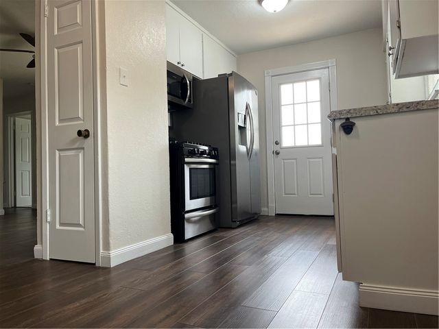 126 Dell Ave, Portland, TX 78374