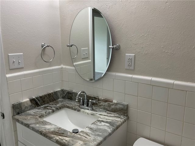 126 Dell Ave, Portland, TX 78374