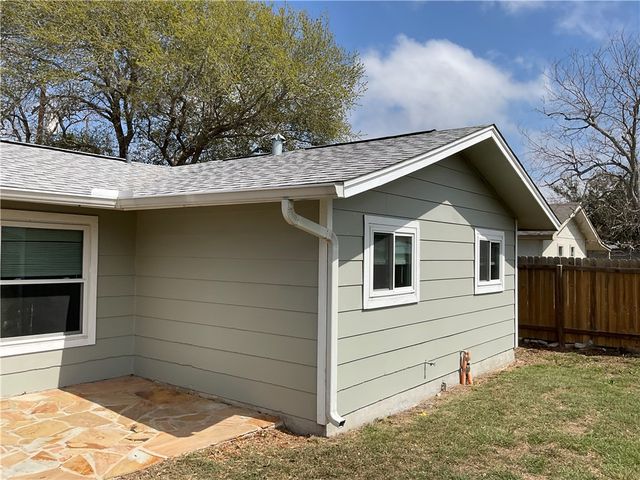 126 Dell Ave, Portland, TX 78374