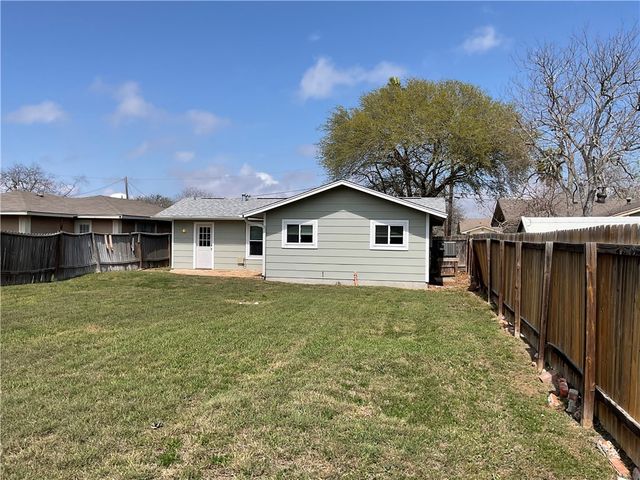 126 Dell Ave, Portland, TX 78374