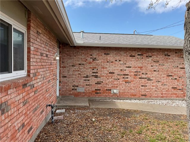 126 Dell Ave, Portland, TX 78374