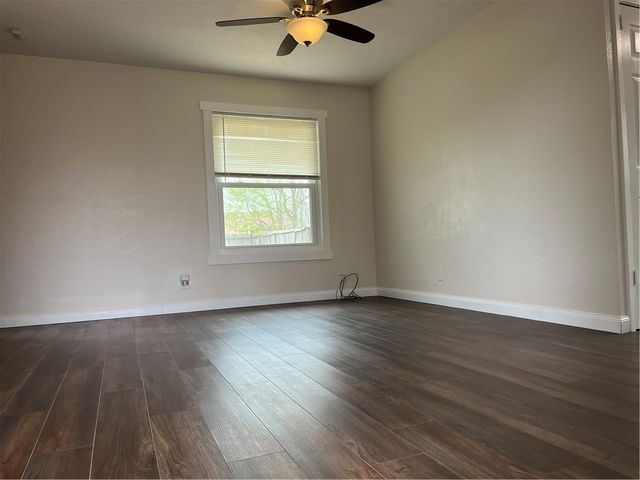126 Dell Ave, Portland, TX 78374