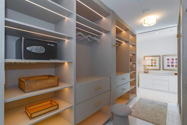 300 Biscayne Boulevard Way 1901, Miami, FL 33131