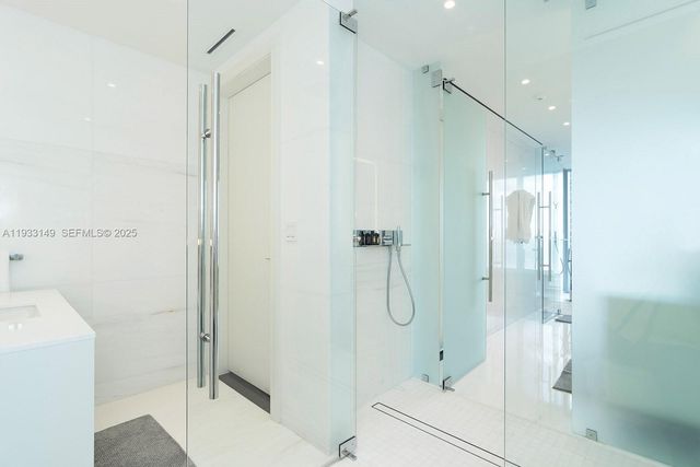 300 Biscayne Boulevard Way 1901, Miami, FL 33131