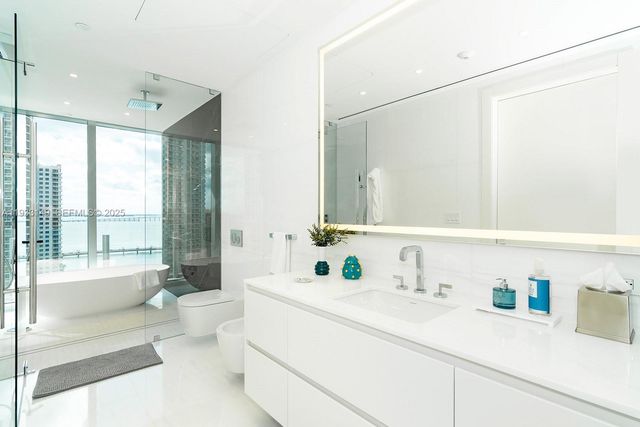 300 Biscayne Boulevard Way 1901, Miami, FL 33131