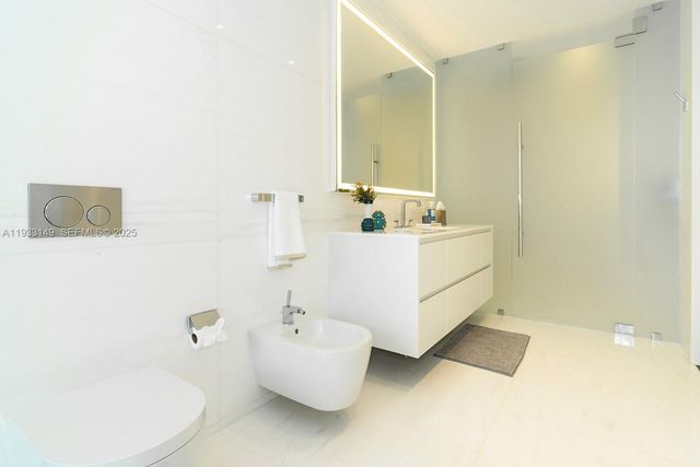 300 Biscayne Boulevard Way 1901, Miami, FL 33131