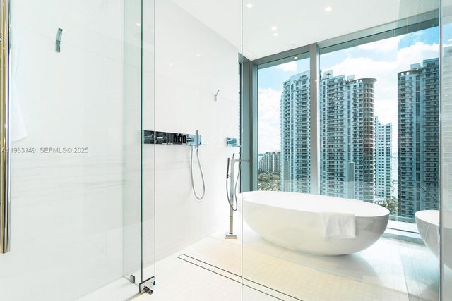 300 Biscayne Boulevard Way 1901, Miami, FL 33131