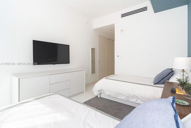 300 Biscayne Boulevard Way 1901, Miami, FL 33131