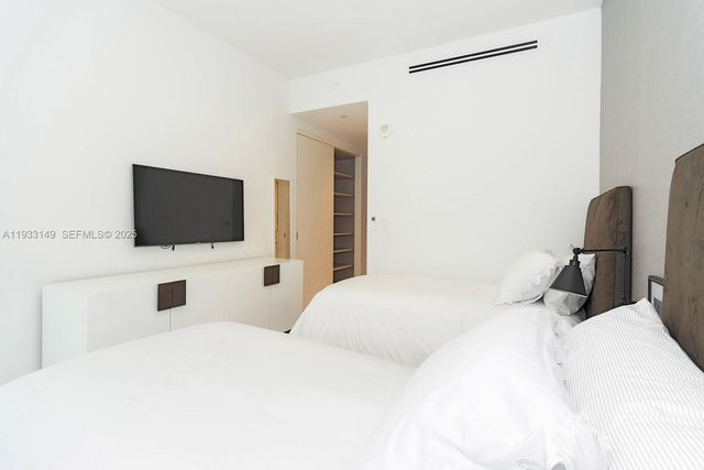 300 Biscayne Boulevard Way 1901, Miami, FL 33131