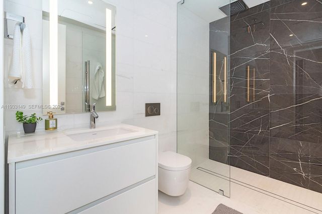 300 Biscayne Boulevard Way 1901, Miami, FL 33131