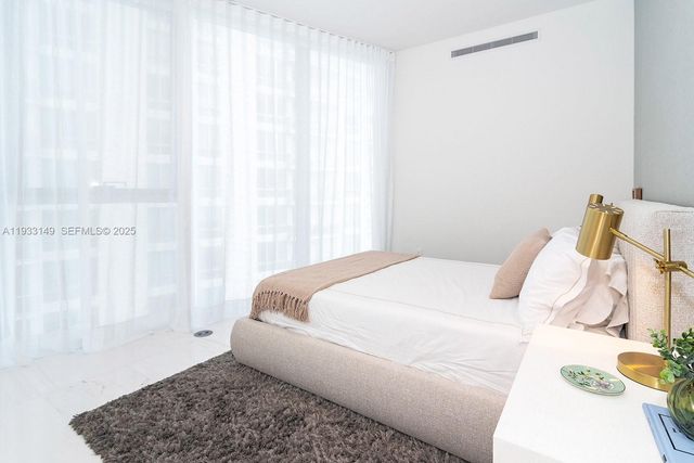 300 Biscayne Boulevard Way 1901, Miami, FL 33131