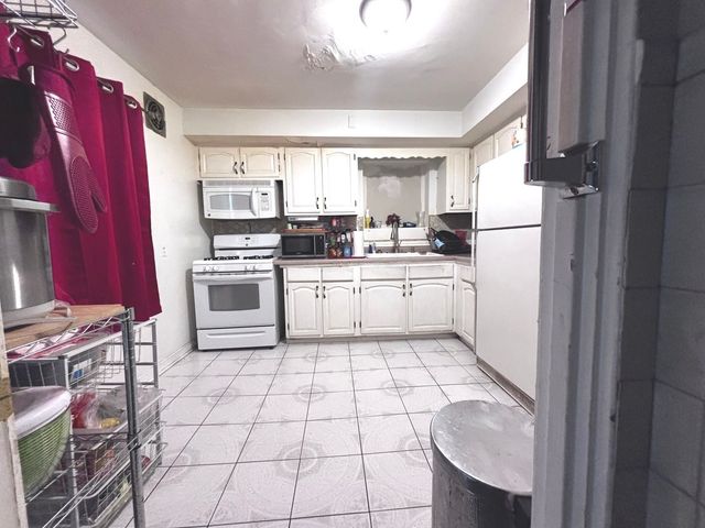 814 Norfolk Avenue, Westchester, IL 60154