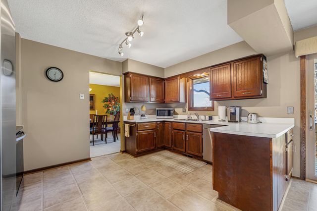 3219 Flag Avenue N, New Hope, MN 55427