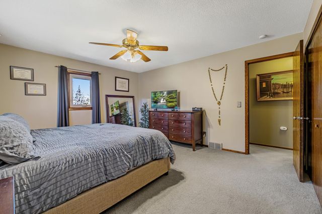 3219 Flag Avenue N, New Hope, MN 55427