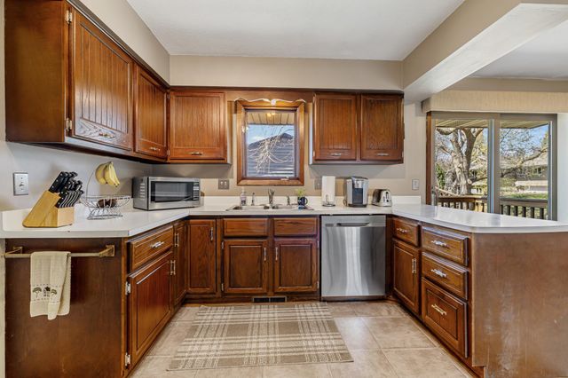 3219 Flag Avenue N, New Hope, MN 55427