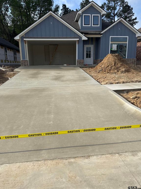 7911 Greenhill Drive, Tyler, TX 75703