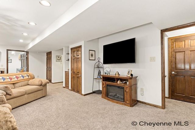 5441 HYNDS BLVD, Cheyenne, WY 82009