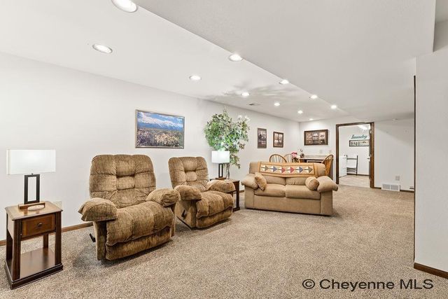 5441 HYNDS BLVD, Cheyenne, WY 82009