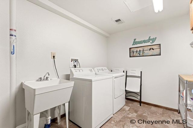 5441 HYNDS BLVD, Cheyenne, WY 82009