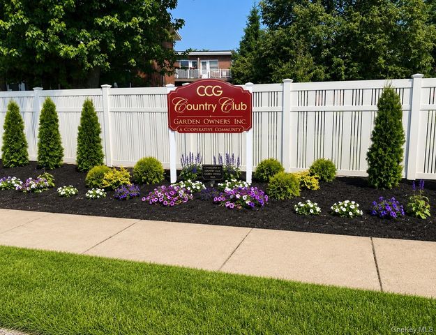 174 Farber 174, West Babylon, NY 11704